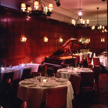 The Algonquin Hotel Times Square, Autograph Collection 